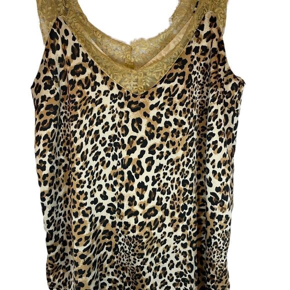 Umgee Tops - 🐆Umgee leopard print Lace camisole/lingerie with lace trim sz L